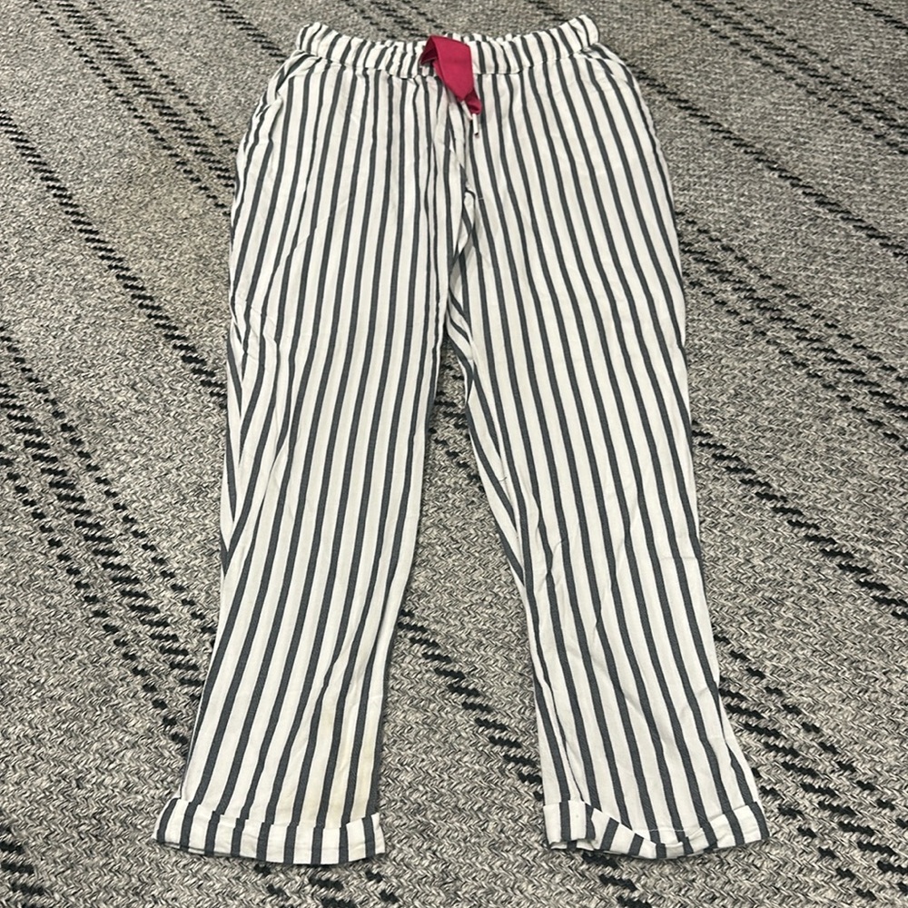 Pants by the French label Catamini. 💙🤍